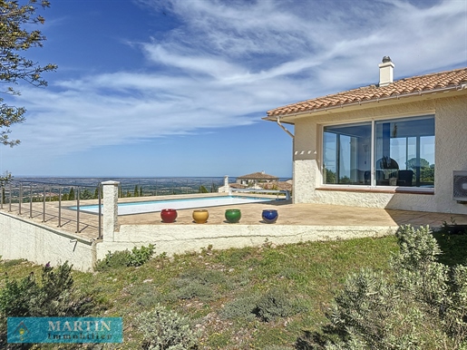 Villa met zwembad en panoramisch uitzicht