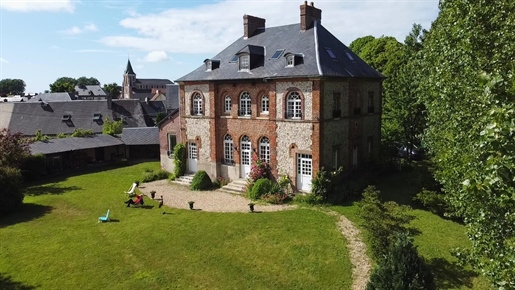 Charming mansion for sale in a famous village on the Alabaster Coast