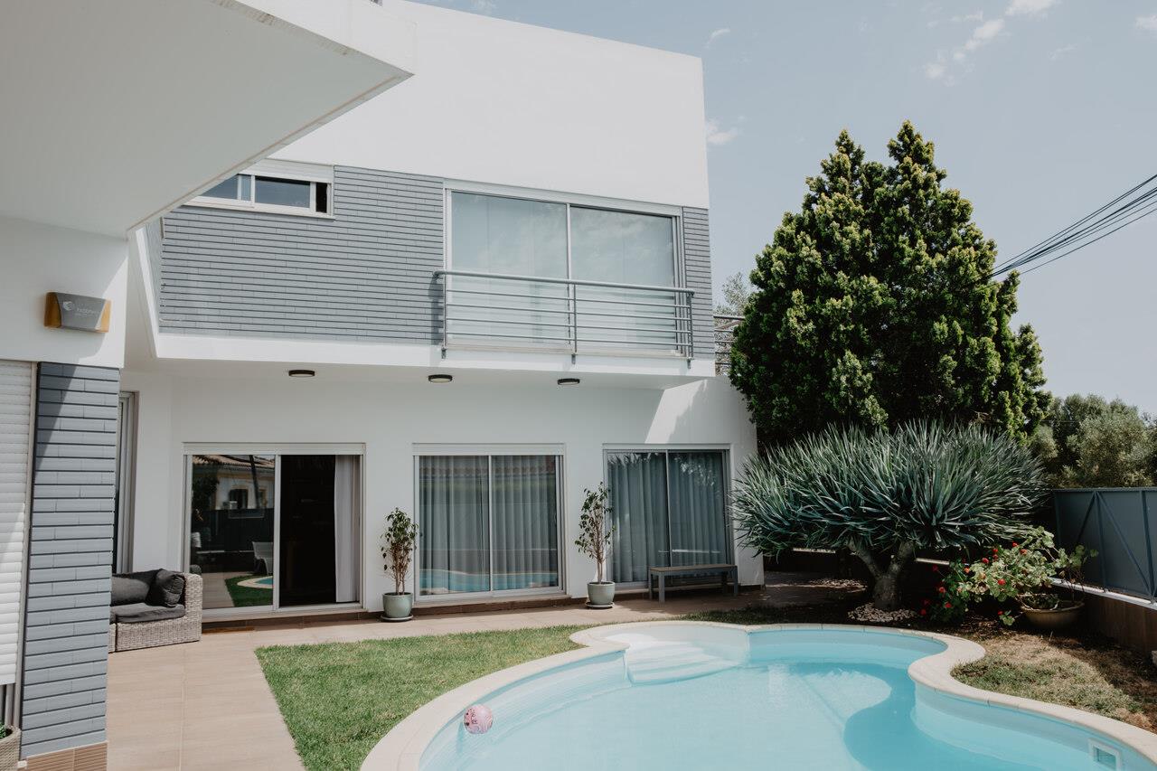 Family-Friendly Luxury in Alvor – Modern Villa with Pool & River Views