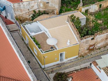 Casa Amarela 26: Una exquisita experiencia de vida en el corazón de Lagoa, en el Algarve.