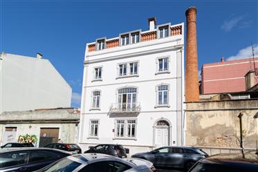 1 bedroom apartment with pool in the center of Campo de Ourique, Lisbon