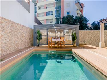 3 bedroom villa + 3 with indoor pool, garage and outdoor space in prime area of Portimão