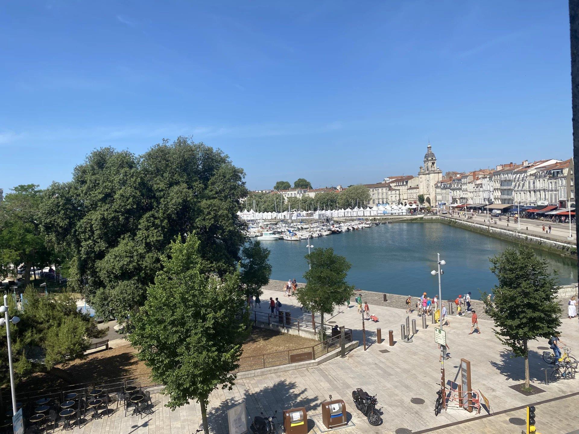 Rare large apartment with views of La Rochelle's Old Port !