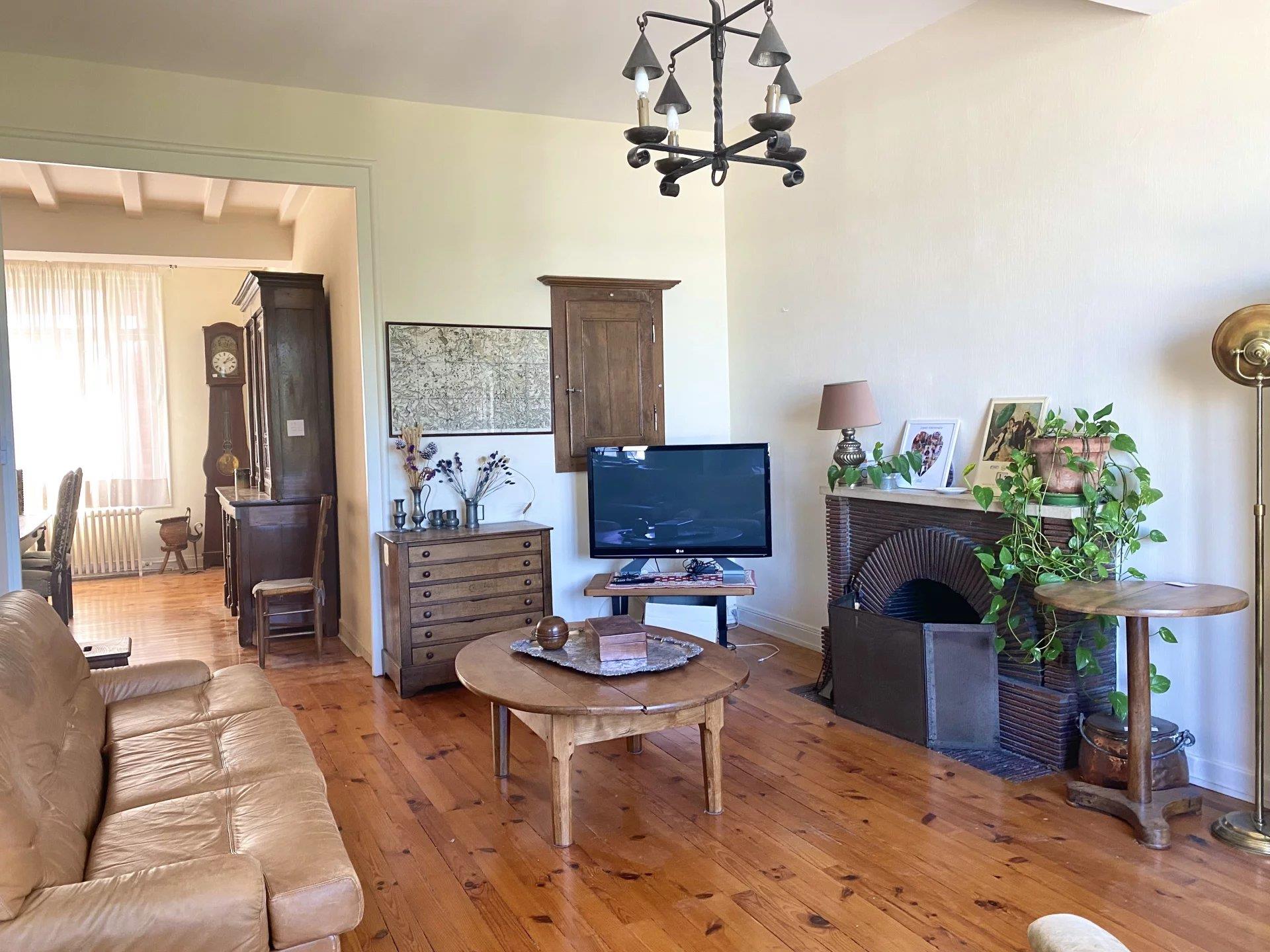 Rare large apartment with views of La Rochelle's Old Port !