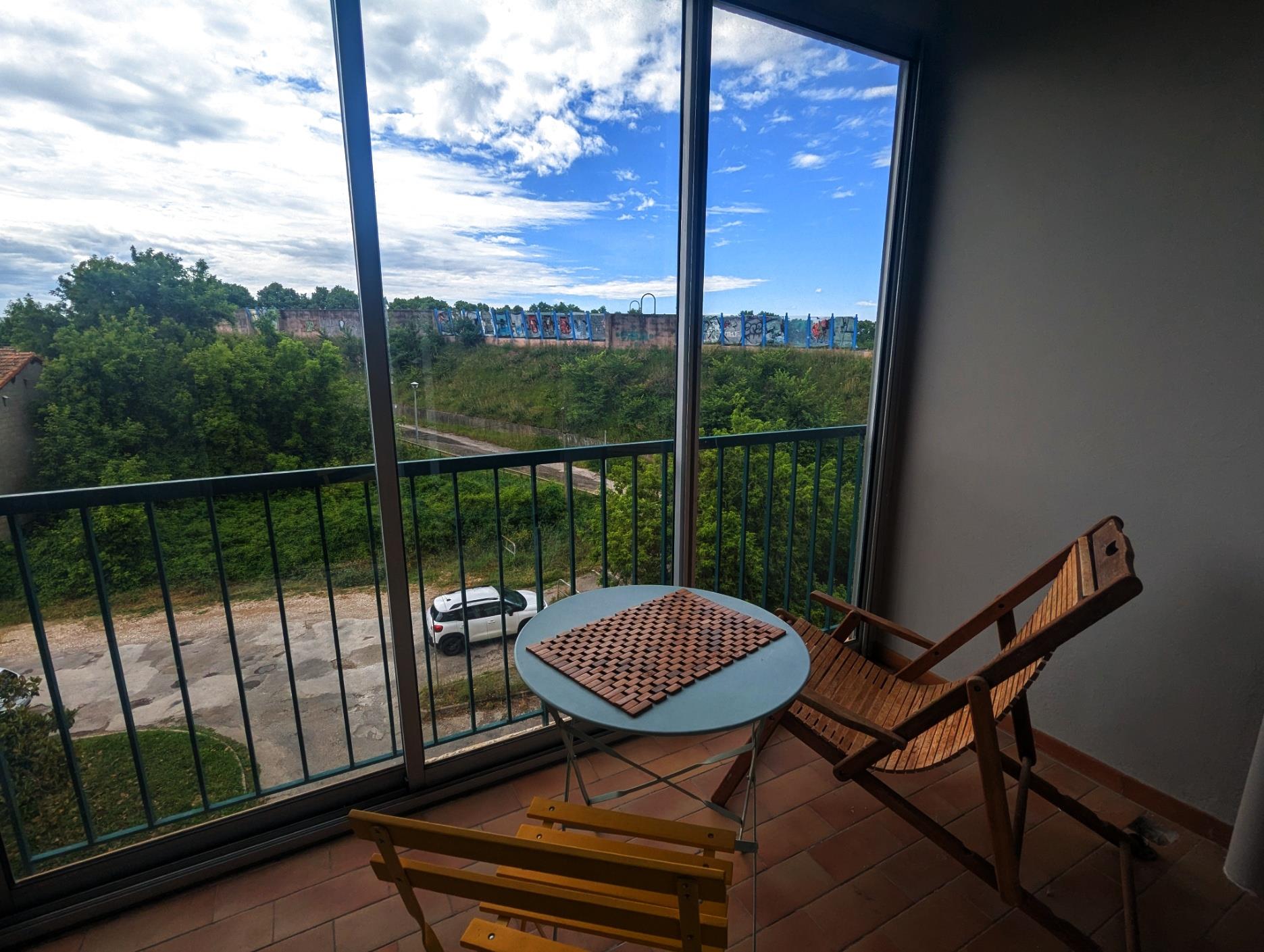 2 bedroom apartment completely renovated