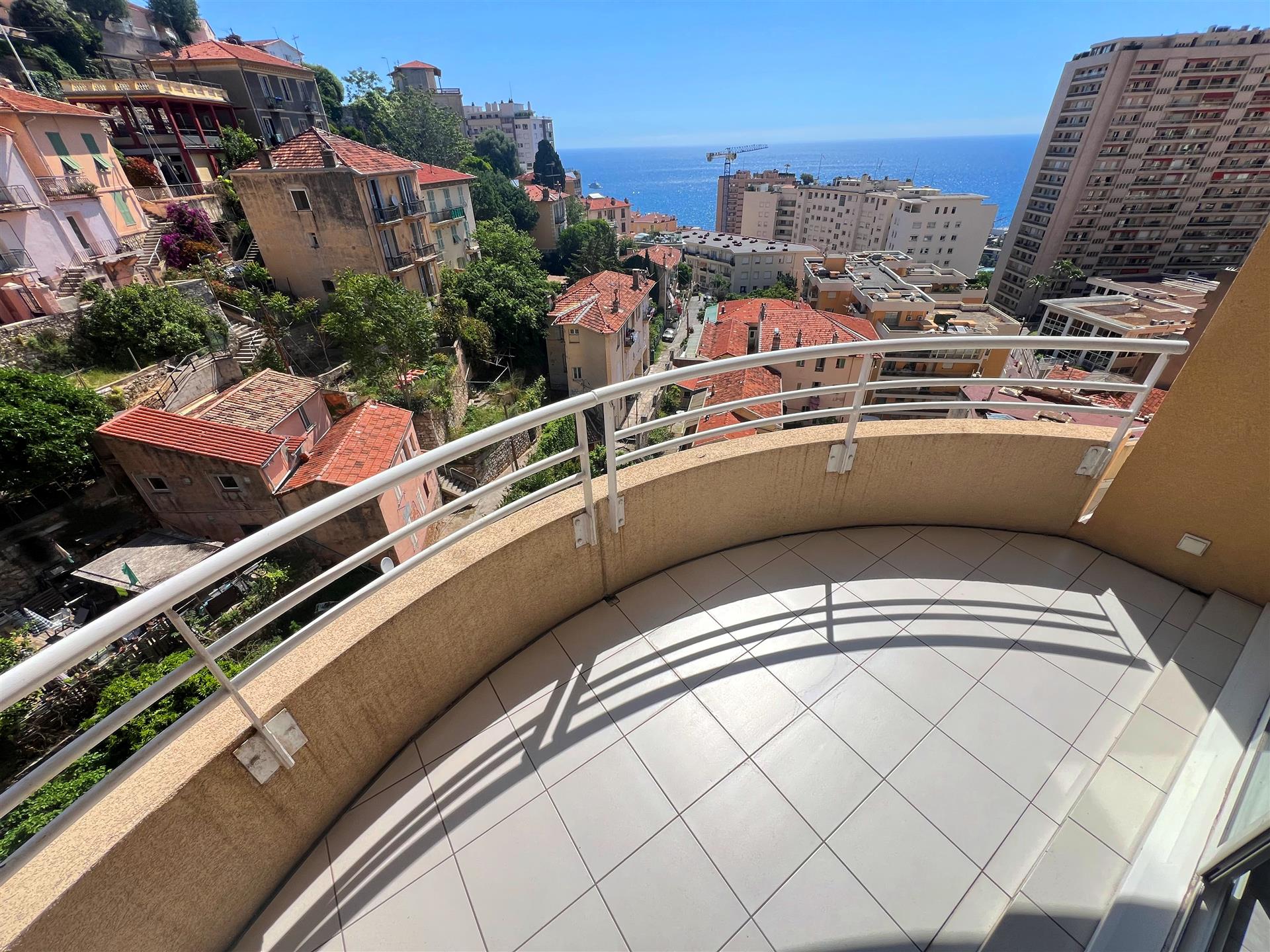 Border Monaco, sea view 