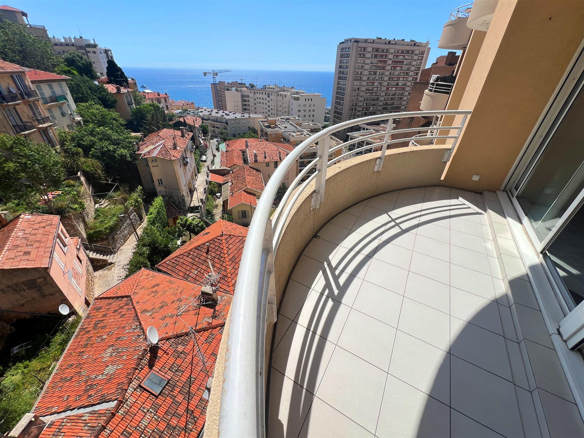 Vue mer, Limitrophe Monaco
