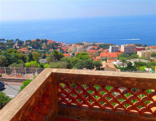 Panoramablick auf das Meer, in der Nähe von Monaco