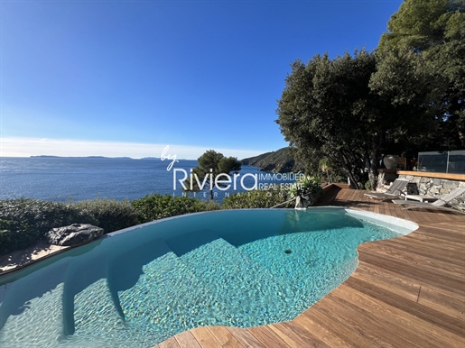 Waterfront Amazing Property ! A breathtaking sea-view... Private access to the creeks