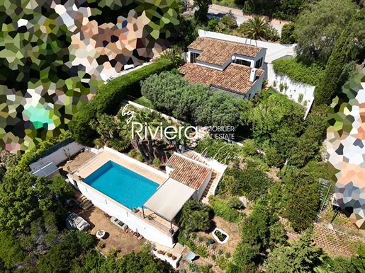 Très belle villa avec vue mer & piscine à vendre à Cavalaire !