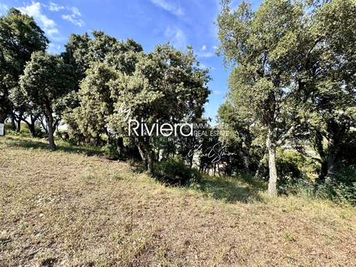 Building land near the center of the village of Croix-Valmer