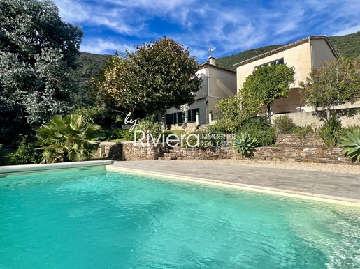 For sale in Cavalaire Character villa with swimming pool!