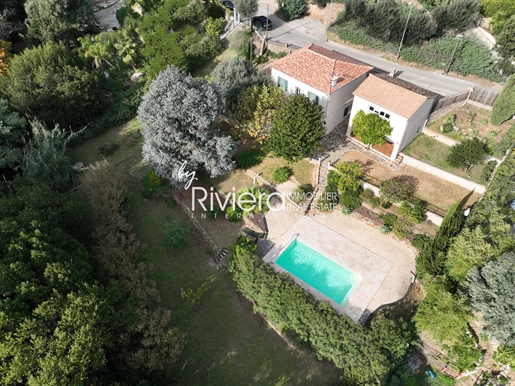 For sale in Cavalaire Character villa with swimming pool!