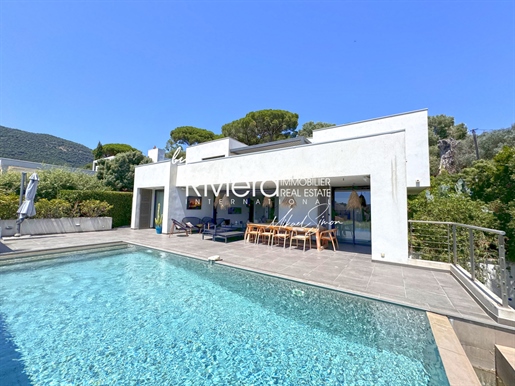 Contemporary villa with swimming pool and sea view!