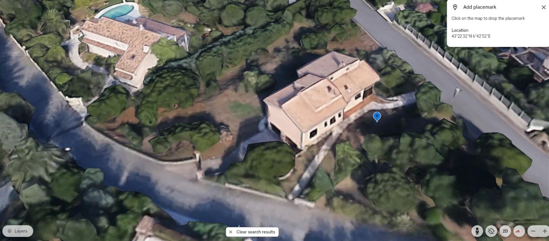 Plot 1700 + house to renovate, 300 m walk from the beach