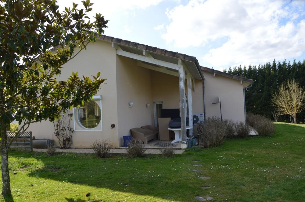 Villa tout confort avec parc et piscine