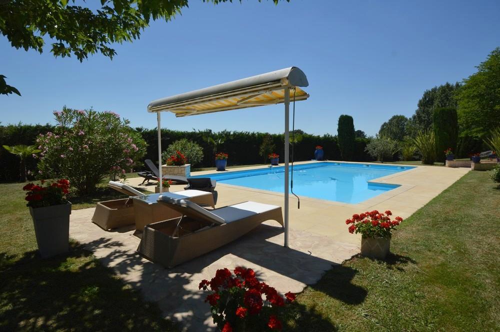 Villa tout confort avec parc et piscine