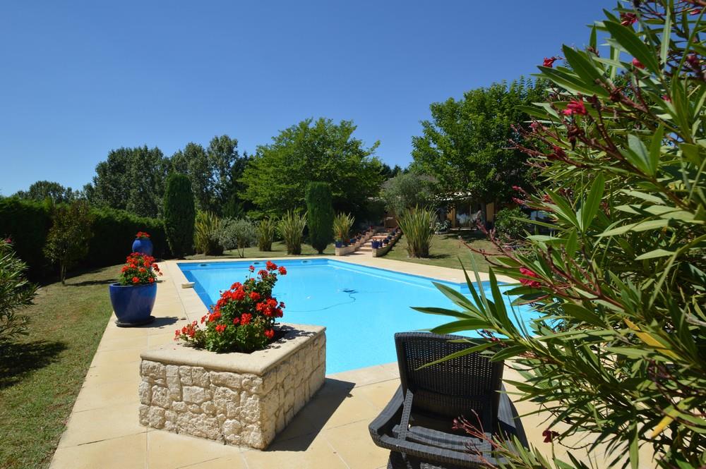 Villa tout confort avec parc et piscine