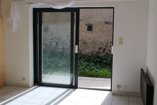 Au Centre De Lectoure, petite maison avec son jardinet attenant