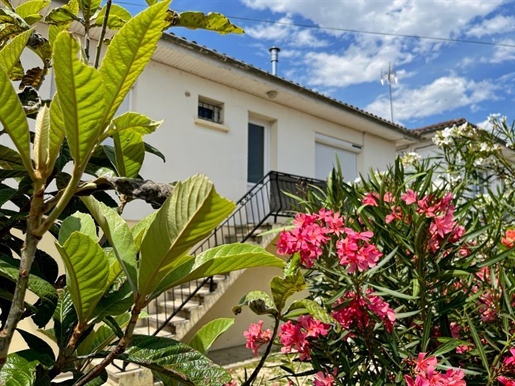 Not far from the city center, detached house with garage and garden