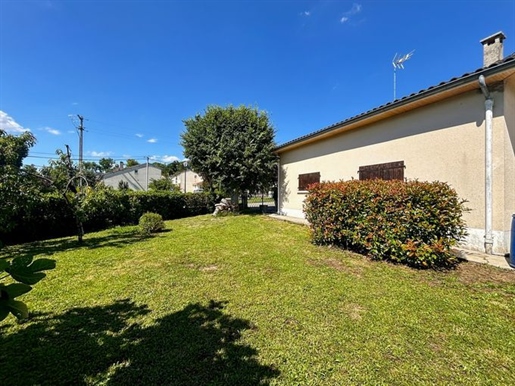 Lectoure, non loin des commerces, maison de plain pied avec jardin et garage