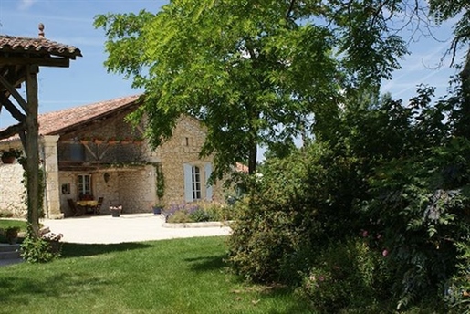 In a small, peaceful hamlet, restored stone house with outbuildings, Lectoure sector