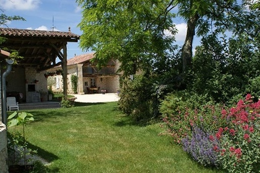 In a small, peaceful hamlet, restored stone house with outbuildings, Lectoure sector