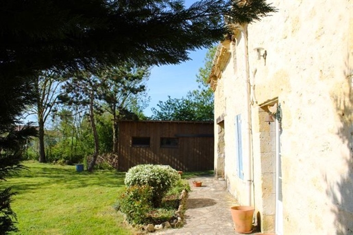 At the gates of a village, old house of 170 m² with garage and garden