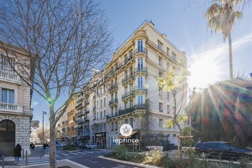 Nizza Carré d'Or / Appartamento borghese di 3 camere con balconi