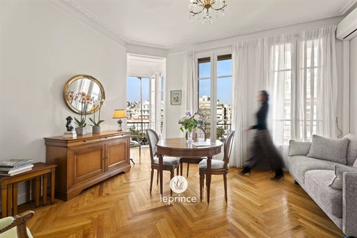 Nizza Carré d'Or / 3-Zimmer-Bürgerliche Wohnung mit Balkonen