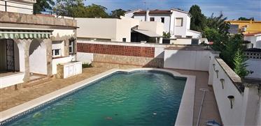Maison avec grand terrain et piscine à vendre Empuriabrava