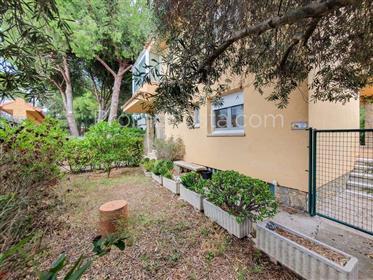 House very well located, with a large private garden