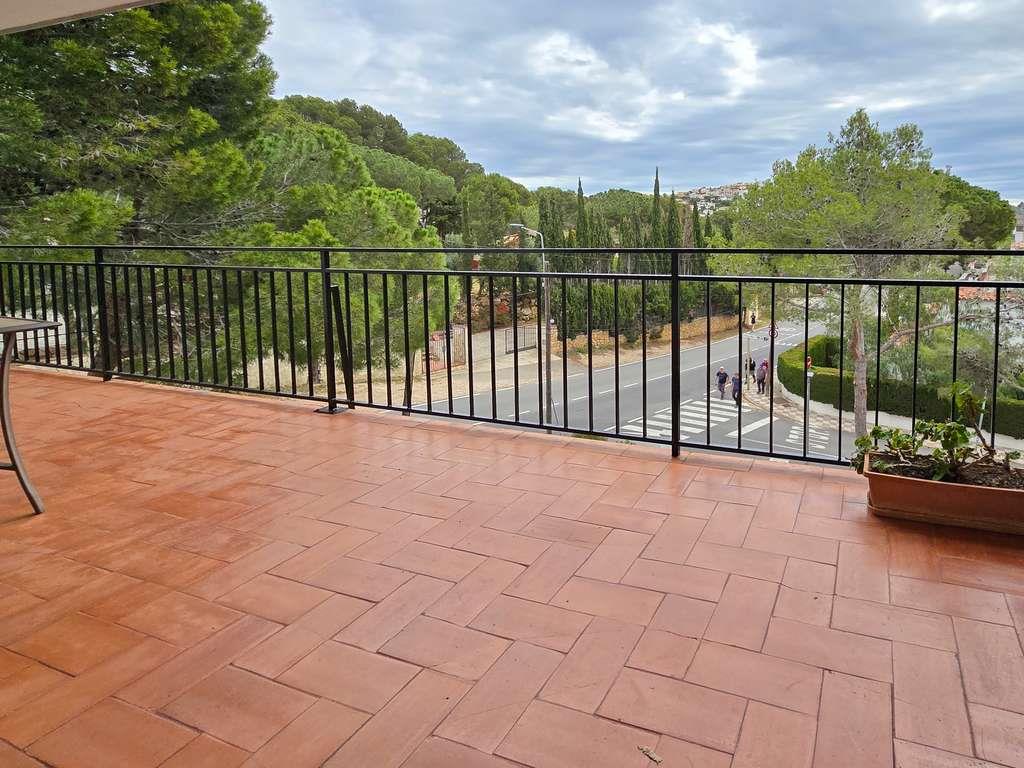 Nice penthouse with views of the forest located in Montgo