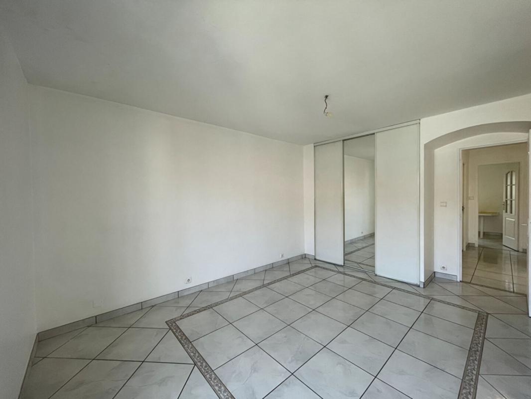T2 apartment on the top floor - Hyper-city center of Hyères