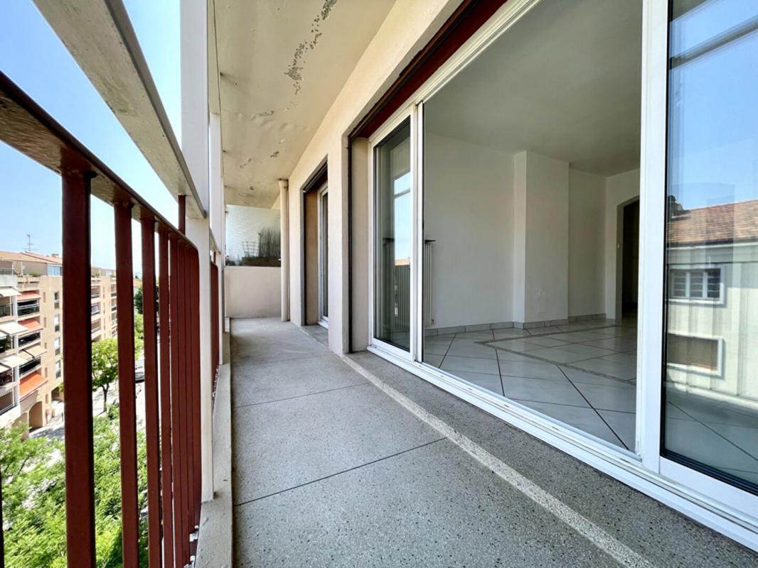T2 apartment on the top floor - Hyper-city center of Hyères