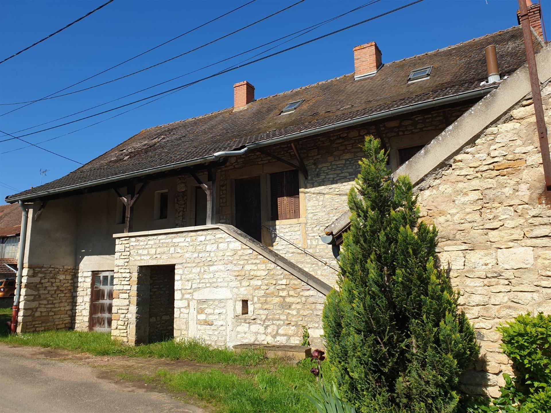 Buxy-Sektor. Dorfhaus soll komplett restauriert werden.