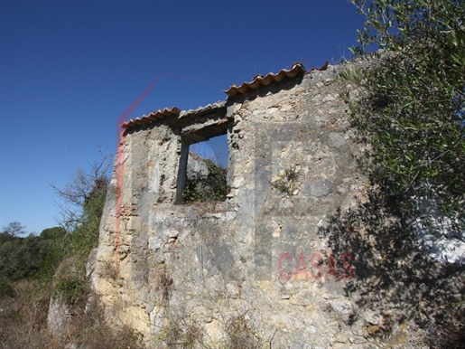 Homeland with Ruin in the Natural Park of Serra da Arrábida