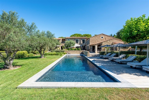 Exquisite stone property with stunning grounds and Luberon views