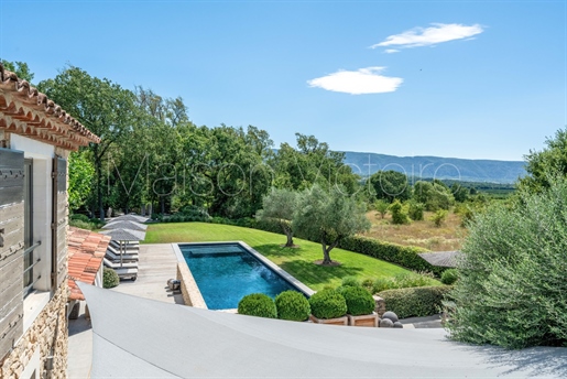 Exquisite stone property with stunning grounds and Luberon views