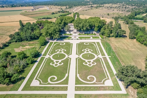 Magnificent Xviii Château with stunning grounds and independent