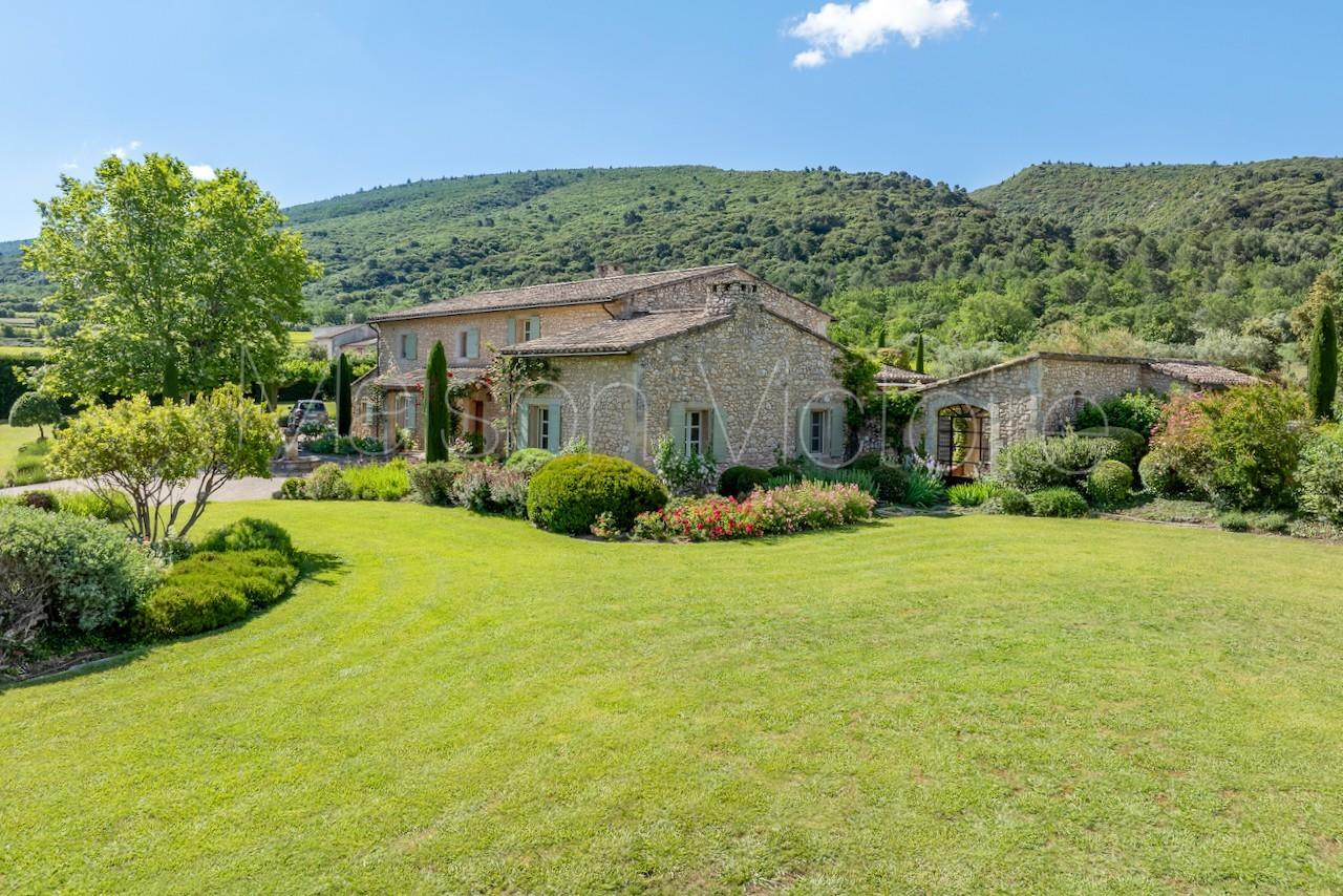 Beautifully renovated Luberon farmhouse