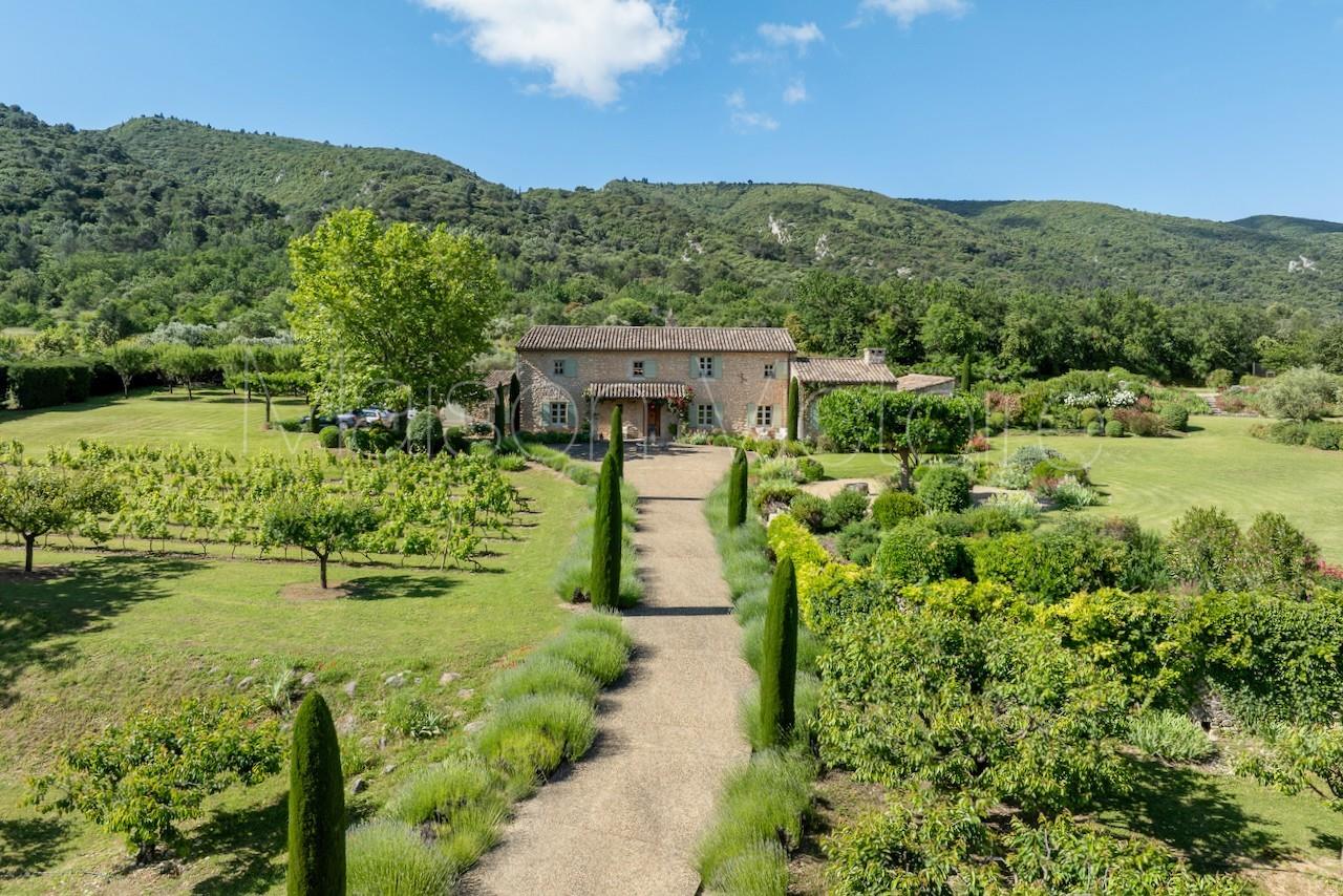 Beautifully renovated Luberon farmhouse