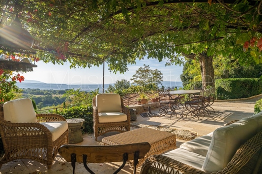 Bonnieux - Beautiful Bastide, terraced garden with magnificent