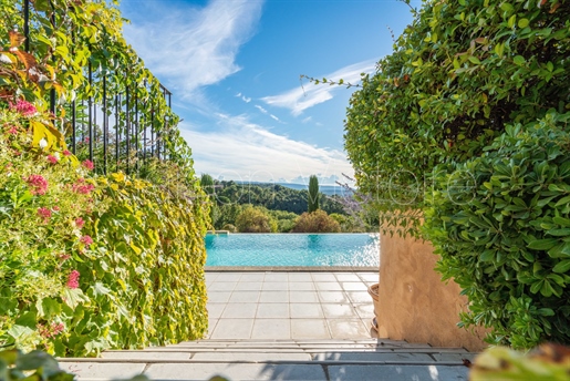 Contemporary Roussillon villa with spectacular views