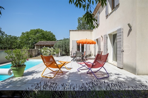 Cabrières d'Avignon-lovely villa and garden with pool close to t