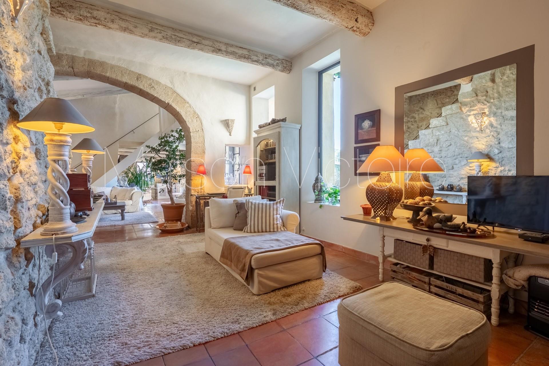 Authentic 18th century village house with walled garden and pool - 10