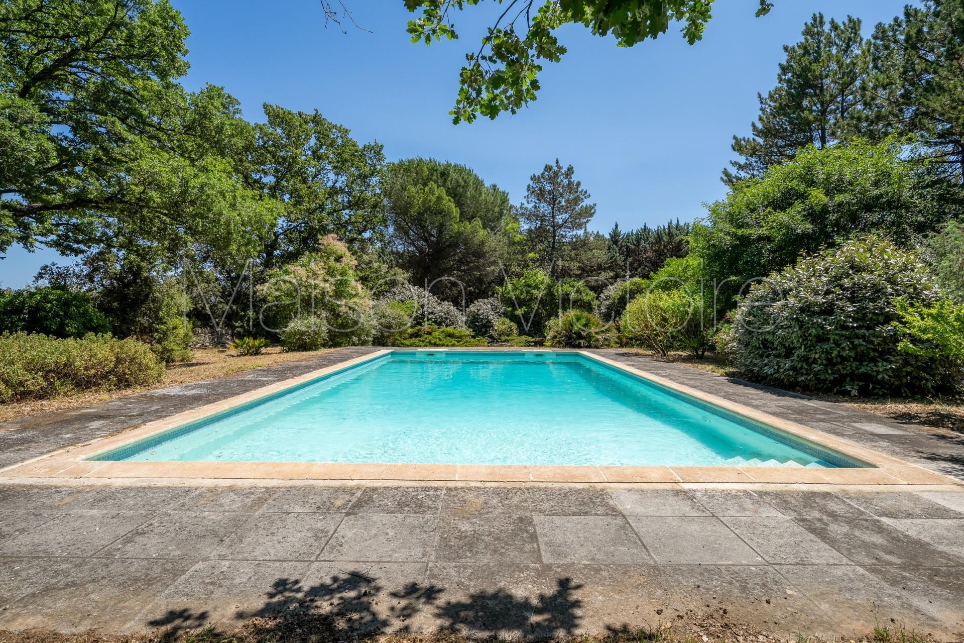 17Th-Century stone cottage, with swimming pool, in the heart of