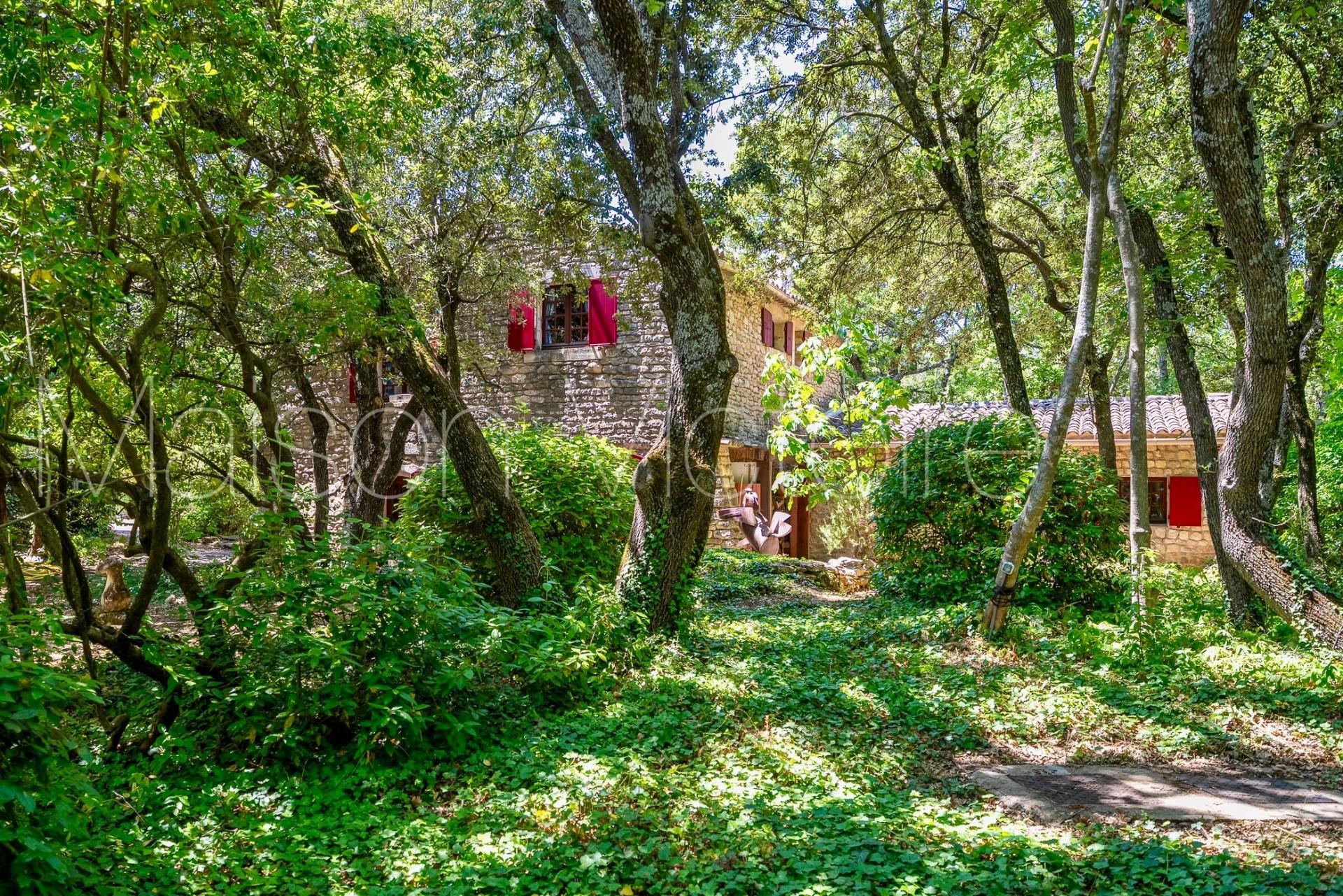 17Th-Century stone cottage, with swimming pool, in the heart of