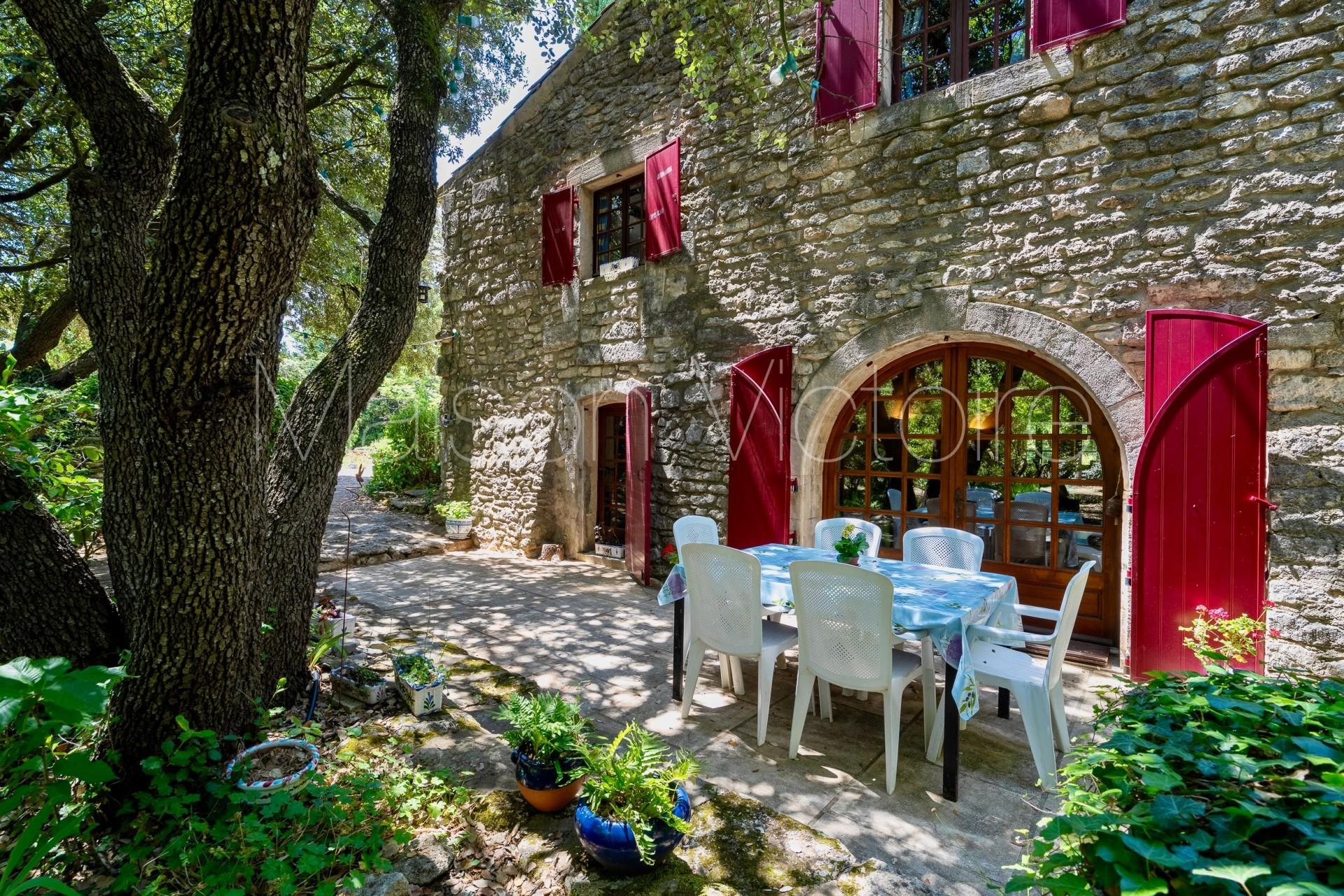 17Th-Century stone cottage, with swimming pool, in the heart of