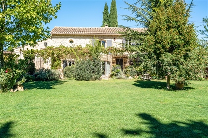 Picturesque Provencal farmhouse with swimming pool